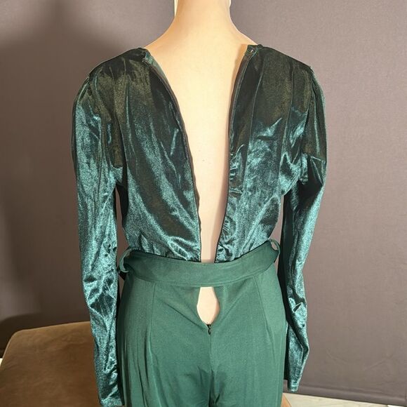 Women’s Green Jumpsuit Deep V-Neck Velvet Bodice Belted Waist Zip Back Size M - Picture 7 of 12